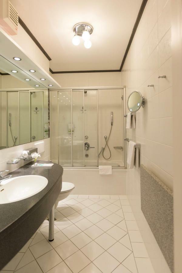 Hotel Burghof Hof  Ngoại thất bức ảnh